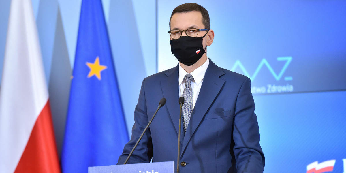 Premier Mateusz Morawiecki ogłosił w piątek nowe obostrzenia