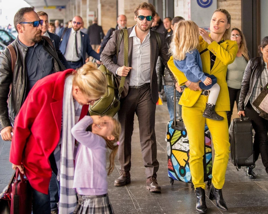 Mišel Hunziker sa sadašnjom porodicom