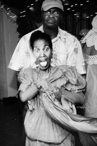 Shannon Taggart, Vodou Ceremonies in Mambo Rose Marie Pierre's Basement Temple, Brooklyn, New York, 2009–2012 Dzięki uprzejmości artystki / courtesy of the artist