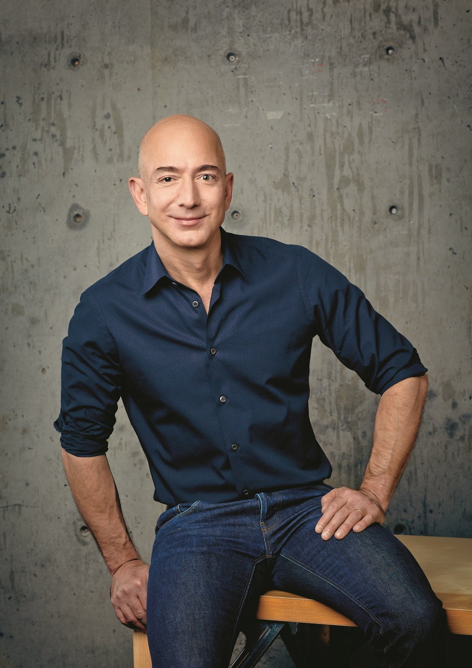 Jeff Bezos, najbogatszy człowiek świata, wstaje wcześnie rano nie po to, by pracować, ale by napić się kawy i poczytać gazetę 