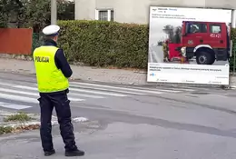 Abbandonato il vecchio arrugginito cestino rotto auto dopo crash incidente  senza ruote su timbri di legno ricoperta di neve in inverno giorno  all'aperto abbandonata nel campo su Foto stock - Alamy