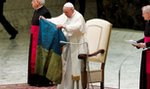 Chcieli wstrząsnąć sumieniem papieża? Wysłali mu symboliczny "prezent". Tak zareagował Franciszek