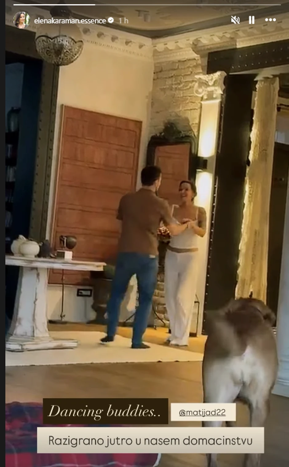 Elena Karaman pleše sa sinom