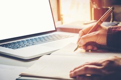 Koronawirus w Polsce. 44 proc. firm ma kłopot z opłaceniem faktur na czas [BADANIE]