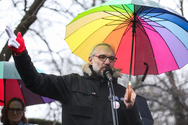 Kijowski na marszu KOD w obronie sądów: Po kawałku odbierają nam Polskę