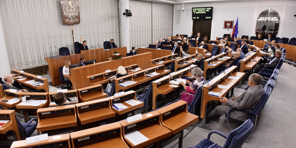 Piątka Kaczyńskiego może zachwiać koalicją w Senacie