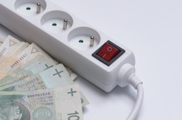 ZUS podnosi dopłatę do energii. Kto dostanie więcej od 1 marca?