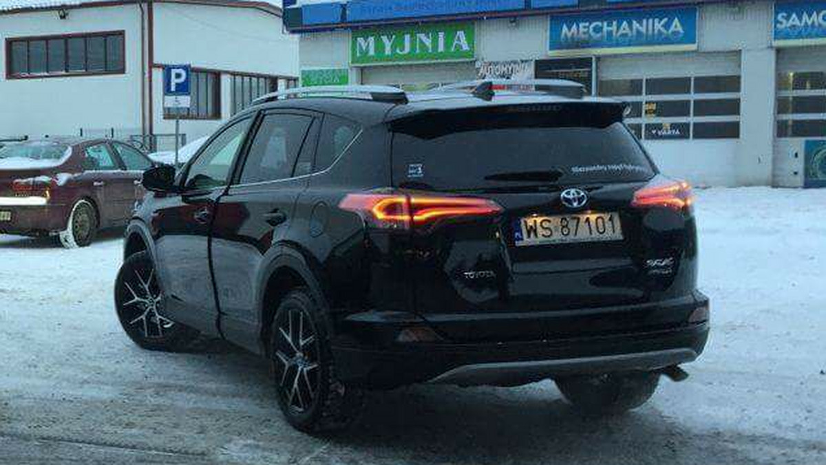 W zeszłym tygodniu w miejscowości Jastrzębia Góra skradziono samochód Toyota RAV 4. Poszkodowani zaapelowali za pomocą specjalnego profilu w mediach społecznościowych, by złodziej oddał laptopa, który był w środku. Znajdują się na nim najcenniejsze dla rodziny zdjęcia.