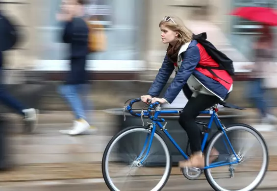 Nie tylko rower i samochód. Pięć sposobów na to, jak najtaniej poruszać się po mieście