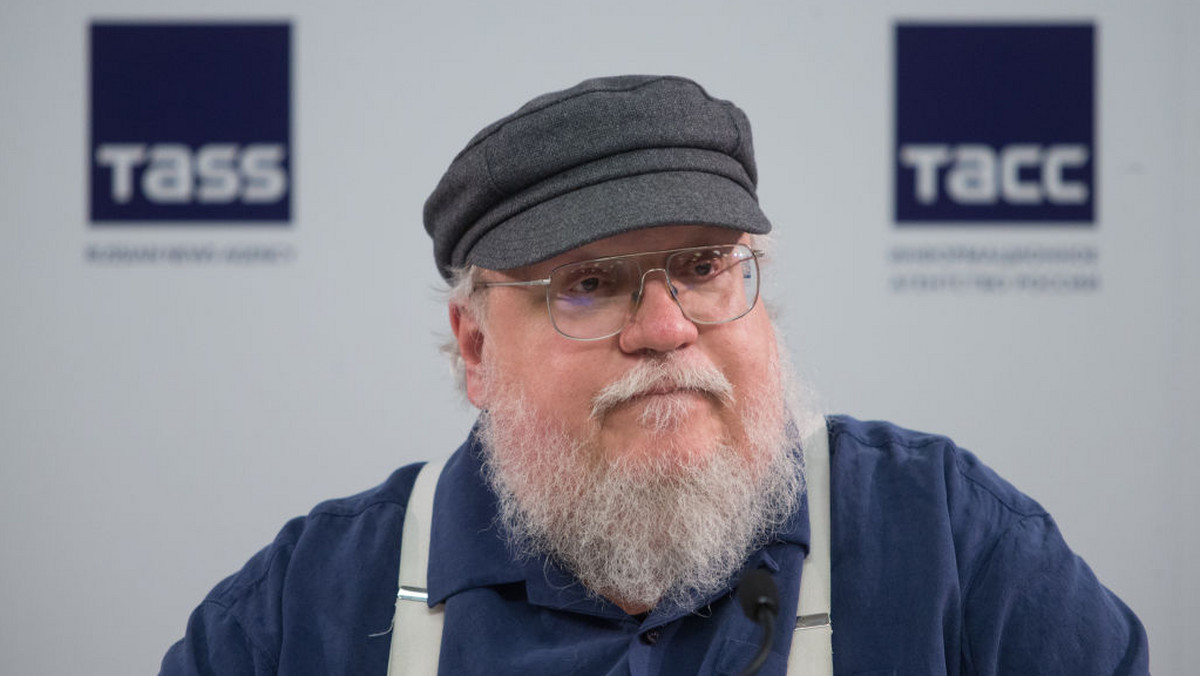 George R.R. Martin w rozmowie z magazynem "The Rolling Stone" uchylił rąbka tajemnicy nt. zakończenia "Gry o tron" i książkowej sagi. Pisarz zaznaczył, że w powieściach będzie "znacznie więcej" niż w serialowym zakończeniu historii, jednak zasadniczo nie będzie wielkiej rozbieżności.