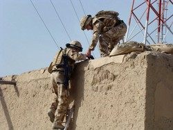 Przechowywali palce martwych talibow. Zarzutów nie usłyszą