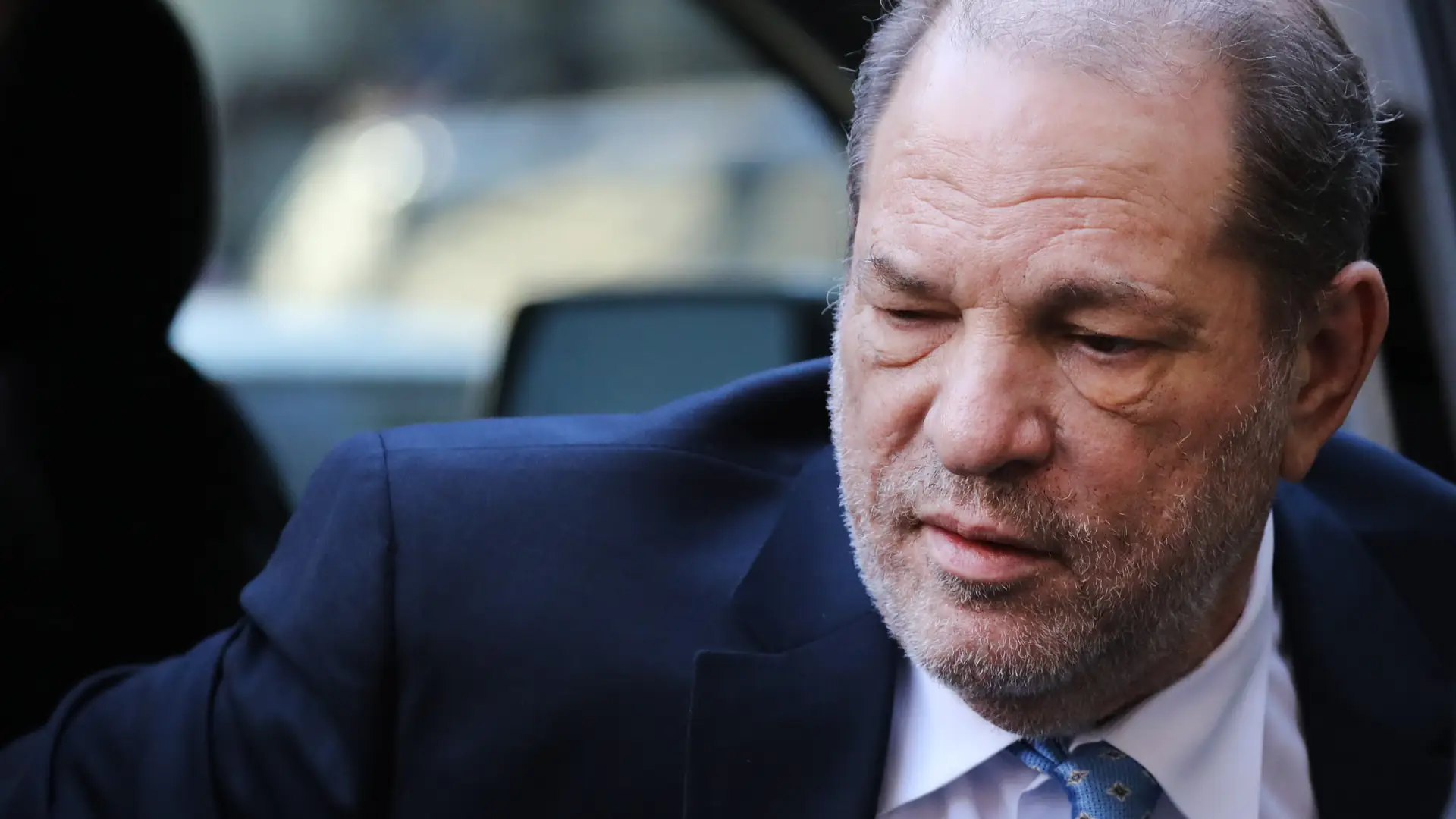 Harvey Weinstein nie przyznaje się do zarzutów gwałtu. Może dostać 140 lat 