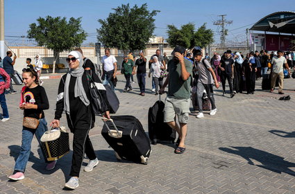 Egipt otworzył granicę dla Palestyńczyków. Pierwsi ewakuowani opuścili Strefę Gazy