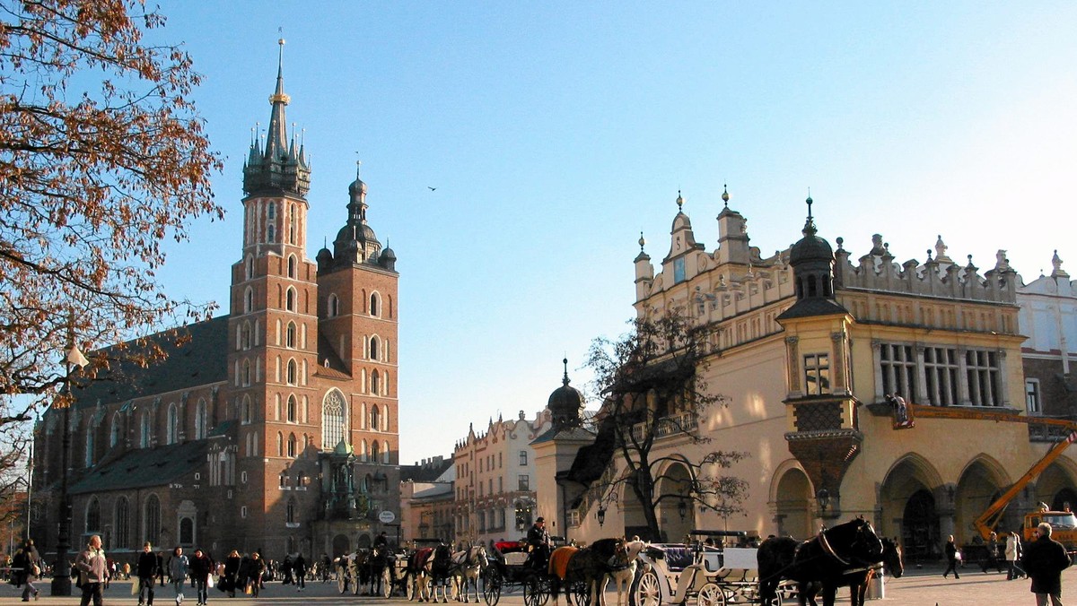 W niedzielę mieszkańców Krakowa czekają niewielkie utrudnienia związane z obchodami pierwszej rocznicy katastrofy smoleńskiej - informuje gazeta.pl.