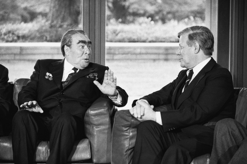 Sekretarz generalny Komitetu Centralnego Komunistycznej Partii Związku Radzieckiego Leonid Breżniew i kanclerz Niemiec Zachodnich  Helmut Schmidt na spotkaniu w Bonn, 1981 r.