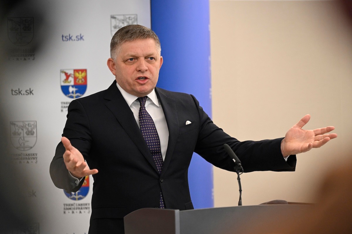 Predseda vlády SR Robert Fico (Smer-SD).