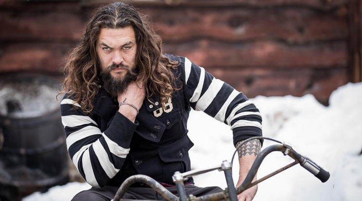 Jason Momoa imádja a metált, így számára nem jelentett nehézséget Ozzy Osbourne karakterének megelevenítése / Fotó: Northfoto