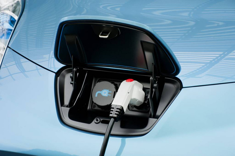 Nissan Leaf - Elektryzujący kompakt za 20 000 euro
