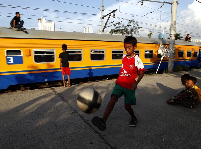 Choć indonezyjska reprezentacja piłkarska nie może pochwalić się zbyt wieloma sukcesami, piłka nożna jest bardzo popularnym sportem w Indonezji