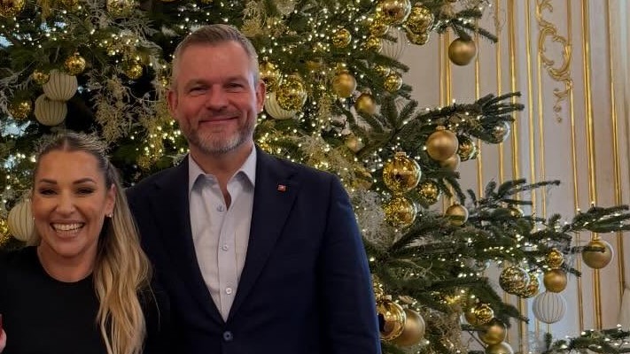 Dominika Cibulková s deťmi na vianočnej návšteve v prezidentskom paláci s prezidentom Petrom Pellegrinim.