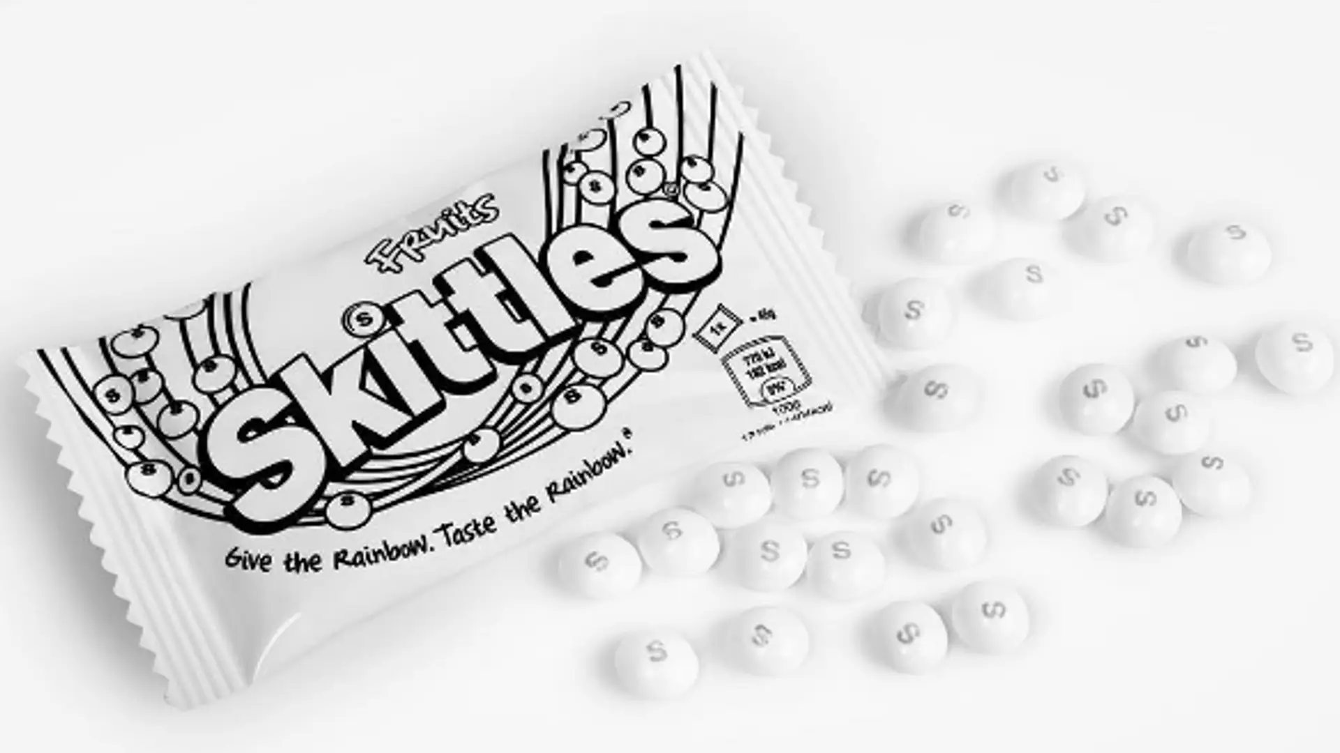 Skittles stały się bezbarwne, bo swoją tęczę oddały mniejszościom seksualnym. Zobacz, dlaczego