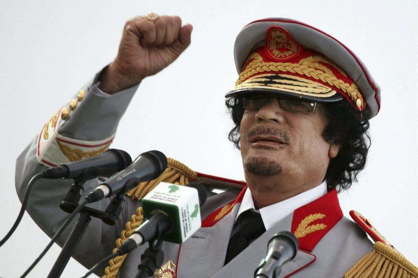 Pokazali zdjęcia z pogrzebu Kaddafiego 