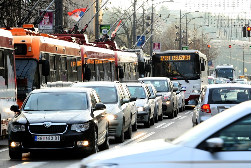I privatna vozila i gradski prevoz