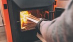 Gorzka niespodzianka dla korzystających z kominków i centralnego ogrzewania. Można zapłacić wysoką grzywnę