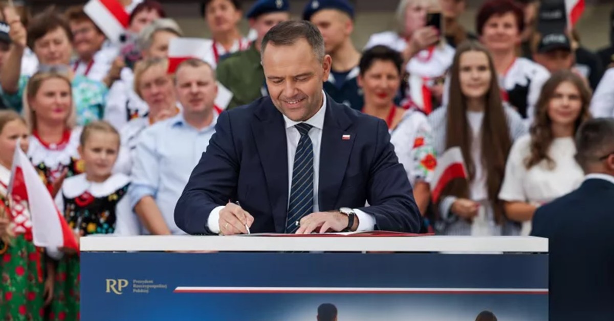 Zmiany w Karcie Nauczyciela na horyzoncie: Nowe przywileje, podwyżki i decyzja prezydenta przed 1 września?