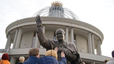 Toruń ma być miastem Jana Pawła II. "Religijne szaleństwo po prostu się opłaca"