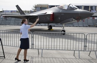 Wyścig lotniczych technologii. Rozpoczęły się targi Paris Air Show [ZDJĘCIA]