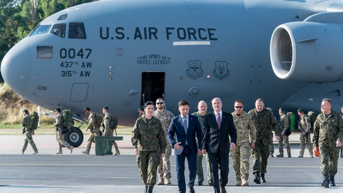 Szef MON Antoni Macierewicz spotkał się dziś we Wrocławiu z żołnierzami wojsk specjalnych, którzy w ostatnich miesiącach pełnili służbę w Afganistanie. Wskazał, że są wśród nich ci, którzy uczestniczyli w akcji odbicia więźniów przetrzymywanych przez talibów.