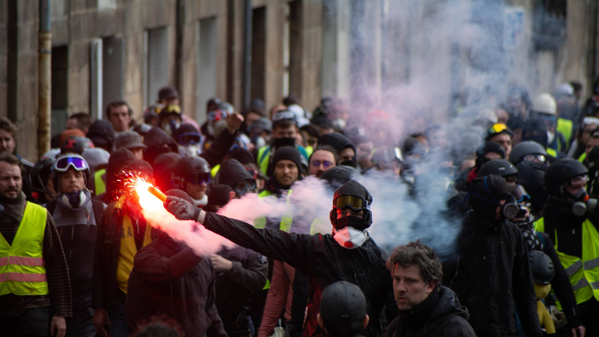 Francja: policja użyła gazu łzawiącego wobec "żółtych kamizelek" w Nantes