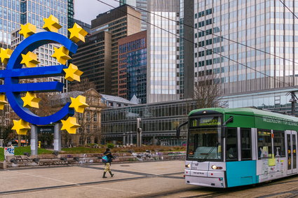 Strefa euro coraz bliżej inflacyjnego celu. Polacy mogą pozazdrościć