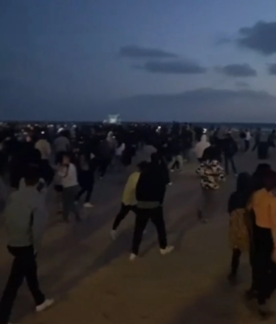 Adrijanova kikbek žurka - gomila na plaži