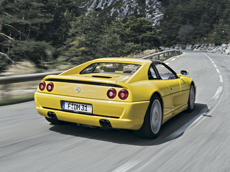 Auta marzeń z lat 90. Honda NSX kontra Ferrari F355 GTS