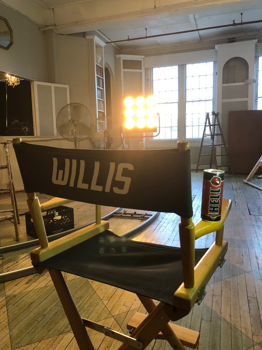 Brus Vilis na snimanju reklame