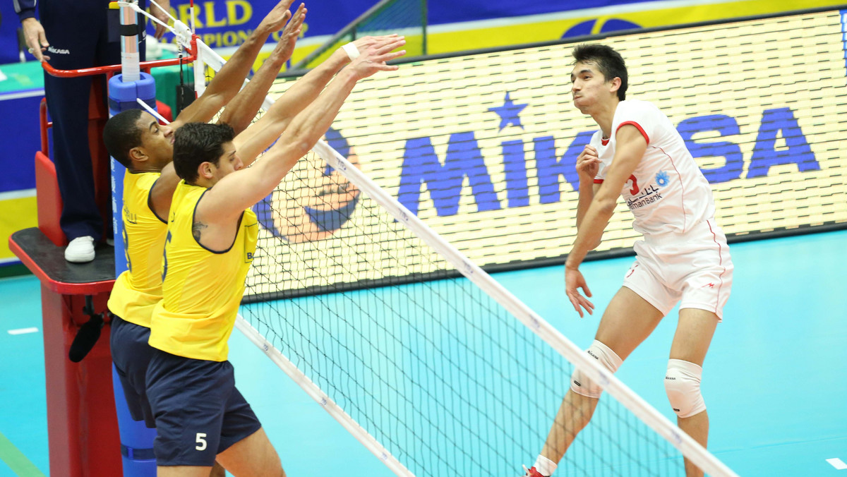 Reprezentacja Brazylii, broniąca trofeum Pucharu Wielkich Mistrzów wywalczonego przed czterema laty, pewnie pokonała w pierwszym swoim starciu w tegorocznych rozgrywkach Iran 3:1 (25:16, 25:17, 25:27, 25:23). Canarinhos są liderem turnieju rozgrywanego w Japonii.