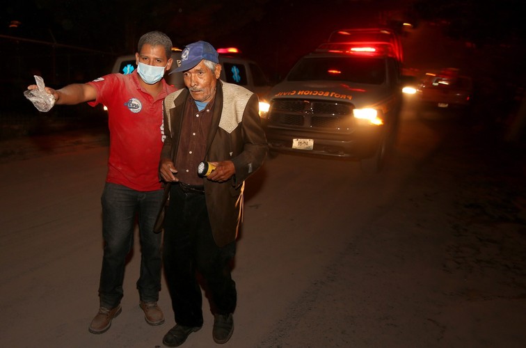 Ewakuacja po wybuchu wulkanu Colima w Meksyku