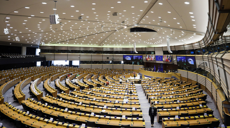 A képen: Az Európai Parlament brüsszeli ülésterme / Fotó: MTI/EPA/Olivier Hoslet