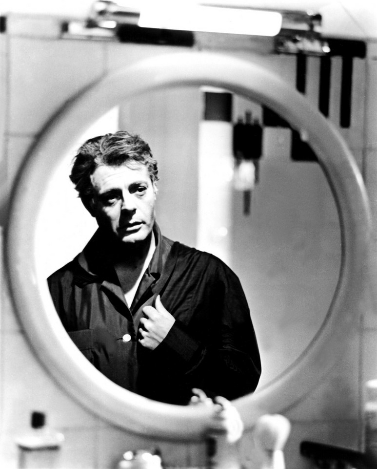 Marcello Mastroianni w filmie "Osiem i pół" (1963)