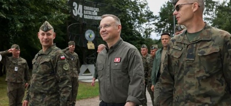 Biżuteria prezydenta Andrzeja Dudy. Wierzy w moc kamieni?