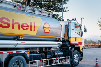 Bloomberg: Shell kupuje rosyjską ropę z rekordową zniżką