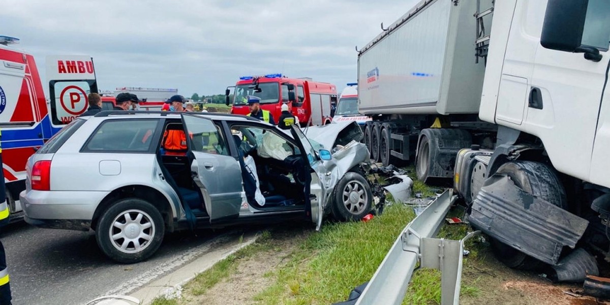 Śmiertelny wypadek pod Płońskiem. Zginęła kobieta, a troje dzieci trafiło do szpitala