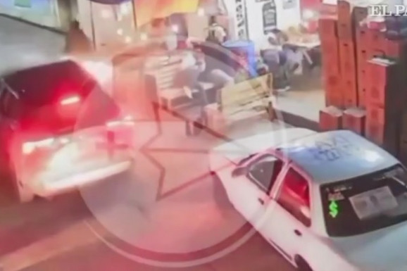 HOROR U MEKSIKU Jurišnim puškama iz automobila pucali na prodavnicu: Ubijeno osmoro ljudi (VIDEO)