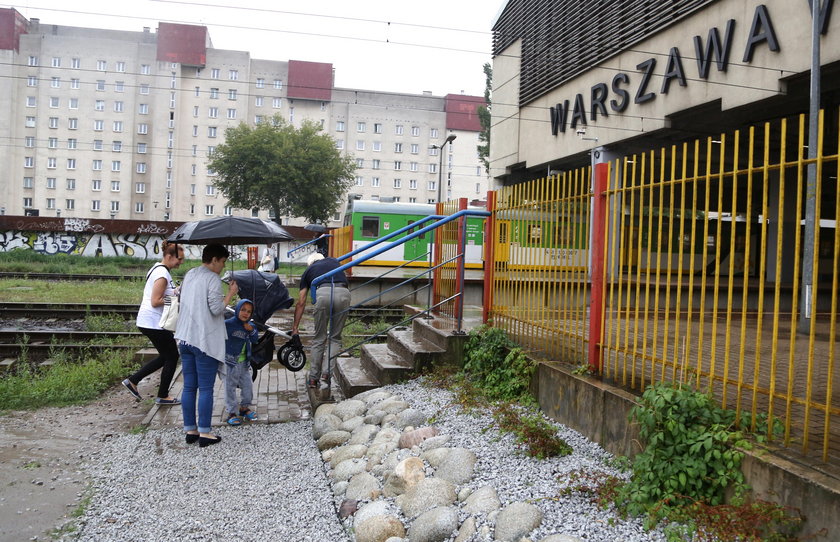 Zamiast asfaltu wysypali tłuczeń 