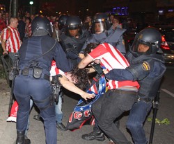 Zamieszki w Madrycie po finale Ligi Europy. Kibice bili się z policją