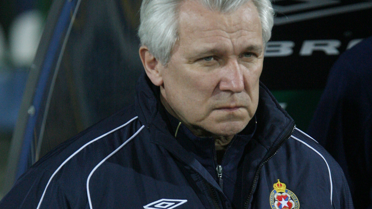 Henryk Kasperczak ma znakomity bilans w meczach przeciwko Lechowi. Jako trener jeszcze z Kolejorzem nie przegrał. Jego drużyny zwyciężyły czterokrotnie, dwa razy był remis. Zawsze strzelały gole poznańskiej drużynie.