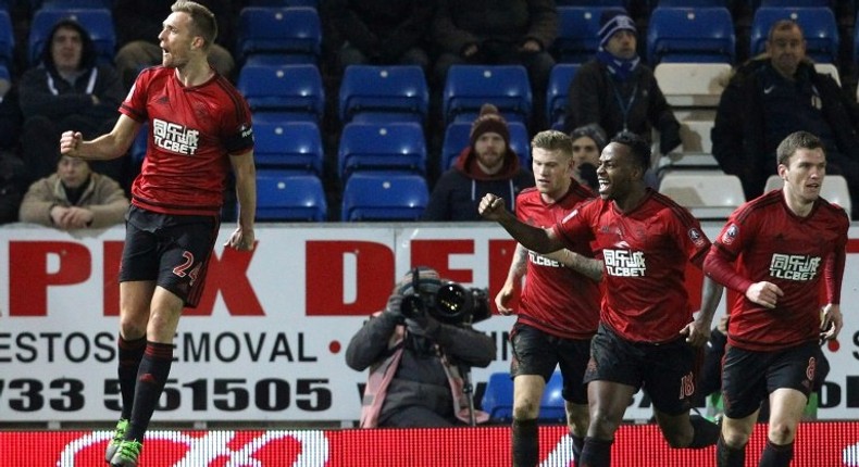 West Bromwich Albion's midfielder Darren Fletcher (L) celebrates after scoring on February 10, 2016