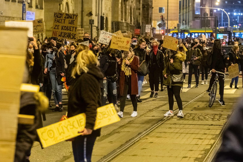 Poznań: 21-latka pobita podczas manifestacji Strajku Kobiet